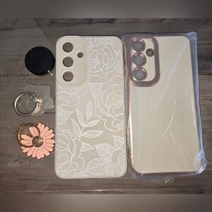 SAMSUNG GALAXY 24 PLUS Floral White and Gold Phone Case with Phone Charms